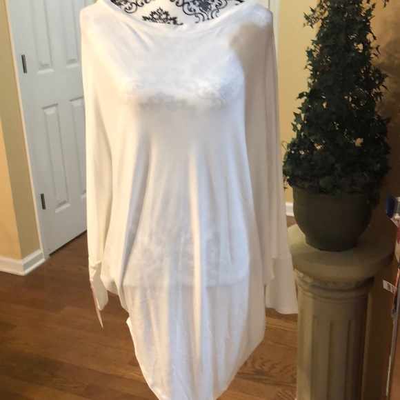 NEW! White Oversized Asymmetrical Top. Medium. - Picture 6 of 8